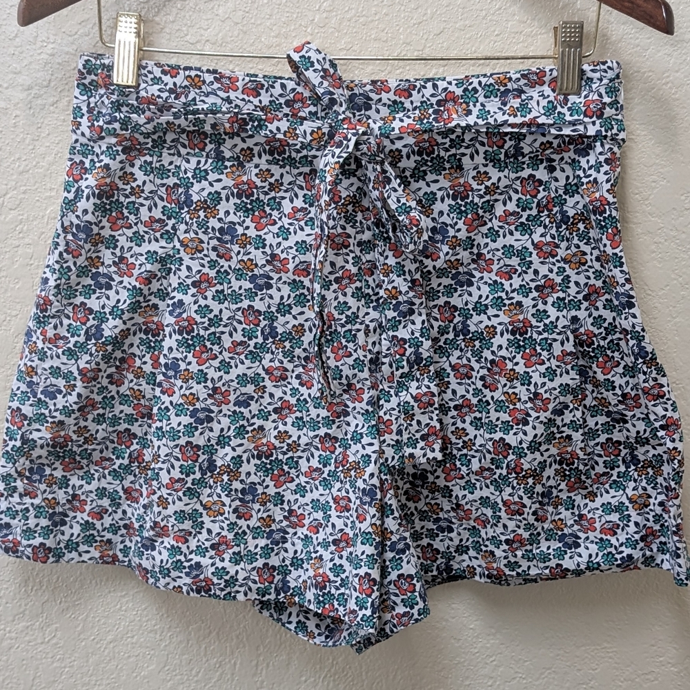 J.Crew high-rise, tie-waist Multi-colored floral short. 100% Cotton. Size 6